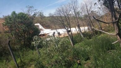 Photo of Avião que fazia transporte médico cai em ribanceira e três ficam feridos