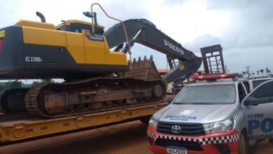 Photo of Homem é preso transportando escavadeira hidráulica furtada em Novo Progresso