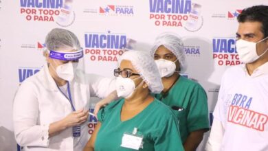 Photo of Enfermeiras da linha de frente recebem as primeiras doses da vacina contra Covid-19 em Belém