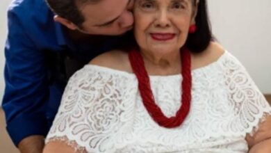 Photo of Mãe de Priante é internada em estado grave com Covid 19