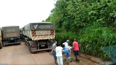 Photo of Enfermeira que transportou paciente de Covid-19 de maca na rodovia será homenageada