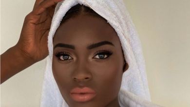 Photo of Modelo baiana, Rebeca Farias, de 15 anos, 1,88 m, foi descoberta esperando na fila da cesta básica