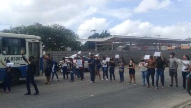 Photo of Alunos de universidade em Ananindeua fecham BR-316 em protesto