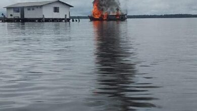 Photo of Homem sofre queimaduras pelo o corpo após barco pegar fogo em Melgaço, no Marajó