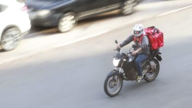 Photo of Motoristas e entregadores de app planejam greve nacional