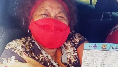 Photo of Dona Onete, a Rainha do Carimbó Chamegado, é vacinada contra Covid-19
