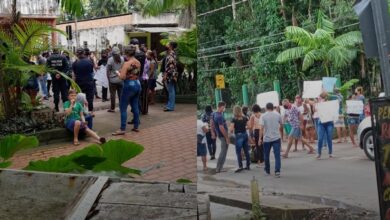 Photo of Pais de alunos da Escola Bosque fazem manifestação de protesto em frente à sede da instituição