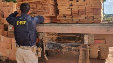 Photo of PRF apreende mais de 10m³ de madeira ilegal em Anapú/PA