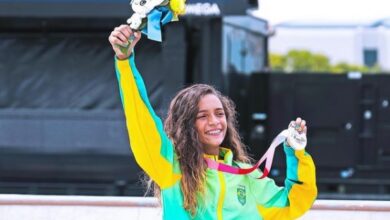 Photo of Aos 13 anos, Rayssa Leal fatura prata no skate street em Tóquio 2020