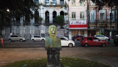 Photo of Grupos anarquistas vandalizam estátua de Magalhães Barata, em Belém