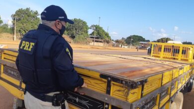 Photo of PRF apreende 7m³ de madeira sendo transportada ilegalmente em Dom Eliseu