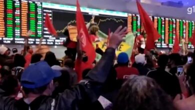 Photo of Manifestantes do MTST ocupam prédio da Bolsa de Valores no centro de São Paulo