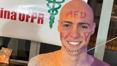 Photo of Ele raspou a cabeça para comemorar aprovação no vestibular, mas depois descobriu que não foi aprovado