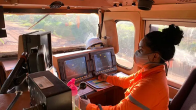 Photo of Primeira mulher no Pará opera o trem de cargas em viagem na ferrovia Carajás