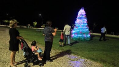 Photo of Web compara decoração natalina “chinfrim” de Belém com a de Ananindeua