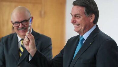 Photo of Bolsonaro reajusta em 33,24% salário dos professores da rede básica