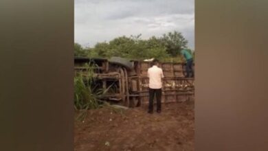 Photo of Ônibus lotado de passageiros tomba na PA-150