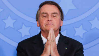 Photo of Em bolsa de apostas, Bolsonaro sobe nas pesquisas