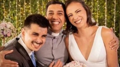 Photo of Vítimas de Petrópolis: Padre enterra casal 1 ano após celebrar casamento deles