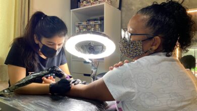 Photo of Projeto voluntário ajuda mulheres a recuperarem a autoestima por meio da tatuagem