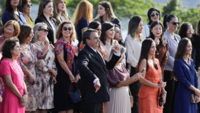 Photo of Bolsonaro faz homenagem às mulheres