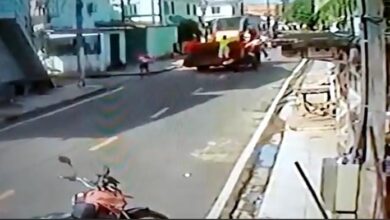 Photo of VÍDEO: Mototaxista colide com trator em Muaná, na Ilha de Marajó