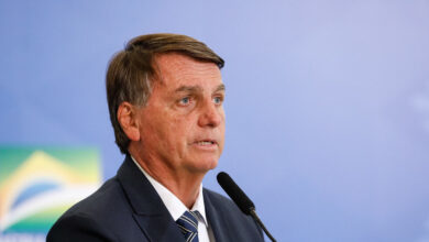 Photo of Bolsonaro deixa hospital de Brasília após internação