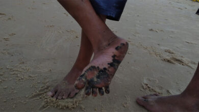 Photo of Manchas de óleo aparecem em praias de Outeiro