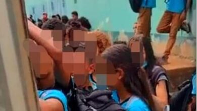 Photo of Alunos viajam ‘amassados’ em ônibus para chegar à escola no interior do Pará