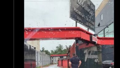 Photo of O final que ninguém esperava; Imagem de homem em frente à motel viraliza
