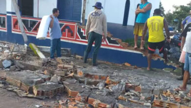 Photo of Caminhão derruba muro de Prefeitura ao tentar entregar merenda escolar no Marajó