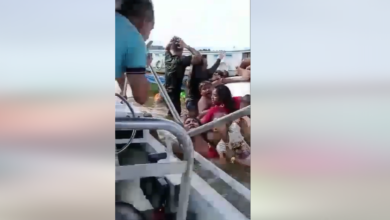 Photo of URGENTE: Barco vira em rio de Abaetetuba. Vídeo