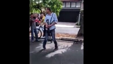 Photo of Desarmamentista, Lula anda com seguranças portando fuzil