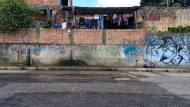 Photo of Casas despejam esgoto irregularmente na avenida Centenário, em Belém