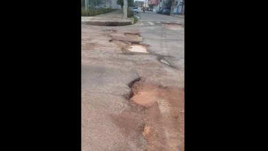 Photo of Rua dos Tamoios, no Jurunas, é tomada por buracos