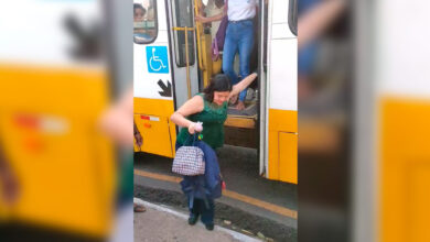 Photo of Belém de novas ideias: Passageiros têm que pular para sair de ônibus