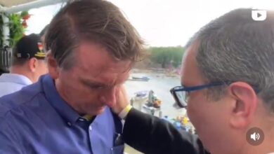 Photo of Bolsonaro é ungido por bispo na chegada da Romaria Fluvial e torna nota oficial da arquidiocese apenas ‘peça retórica’