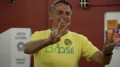 Photo of Bolsonaro é internado em Brasília com fortes dores abdominais