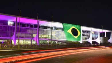 Photo of Bolsonaro recebe ministros do Supremo no Alvorada