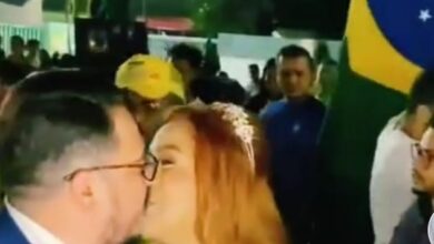 Photo of Manifestação na Almirante Barroso tem “casamento patriota”. Veja vídeo