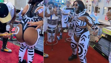 Photo of Gaby Amarantos é batizada e recebe pintura da Timbalada no bumbum