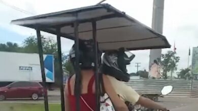 Photo of Motociclista do Pará coloca ‘telhado’ em veículo e cena viraliza