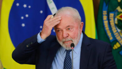 Photo of Um dia após ministro falar em passagem aérea a R$ 200, Lula dá bronca e diz que “qualquer genialidade” deve passar antes pela Casa Civil