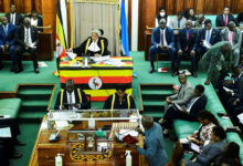 Photo of Parlamento da Uganda aprova projeto de lei que criminaliza a identificação como LGBTQ+
