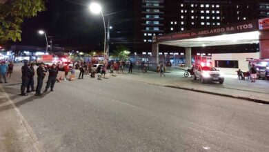 Photo of Usuários fazem protesto na frente do hospital Abelardo Santos; veja vídeo