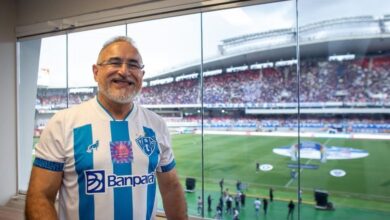 Photo of Edmilson Rodrigues assiste clássico RExPA no camarote do Mangueirão