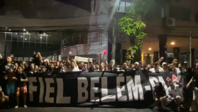 Photo of Torcedores do Corinthians fazem festa para recepcionar o clube em Belém