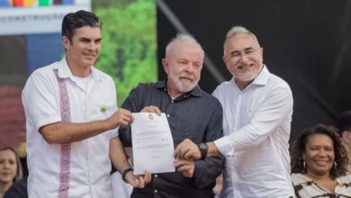 Photo of Edmilson ficou para escanteio durante em evento com Lula em Belém, diz colunista