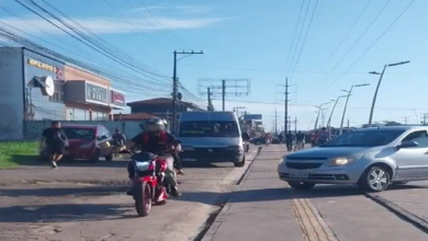 Photo of Calçada da Augusto Montenegro é invadida por carros e motos, prejudicando pedestres e ciclistas