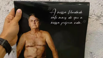 Photo of Bolsonaro lança calendário sem camisa a R$ 59,90